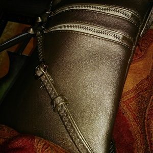 Crossbody 🆕Gold Metallic 🌺👀